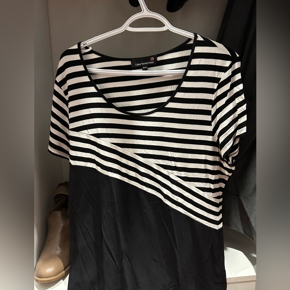 Black and White Tshirt dressy